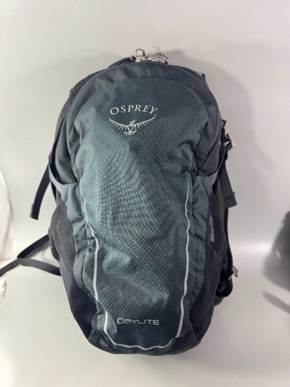 Osprey Daylite Hiking Backpack with H2O Pocket Zip Grey Blue